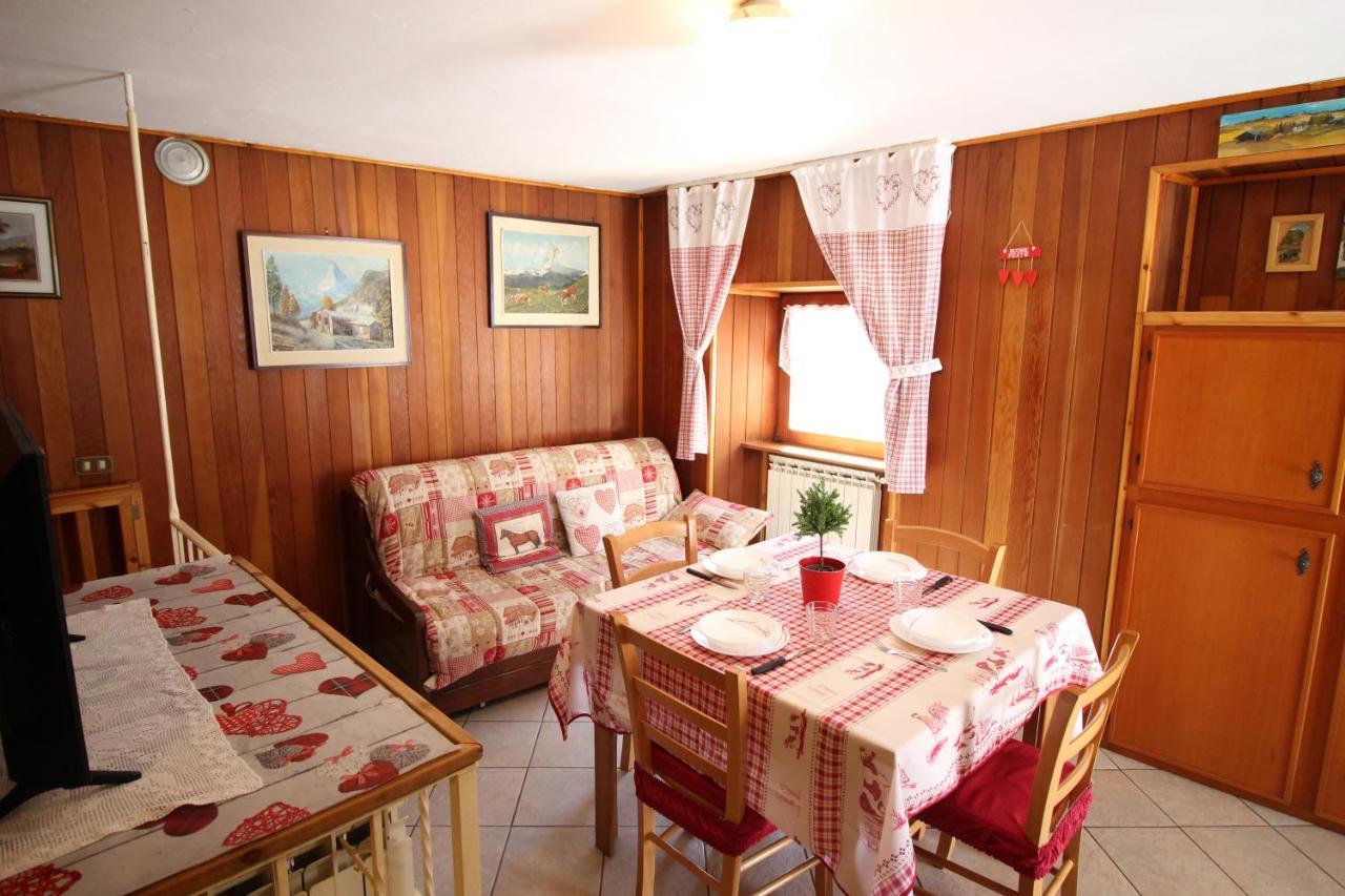 Lo Stambecco Holiday Apartment - Affitti Brevi Italia Brusson Eksteriør billede