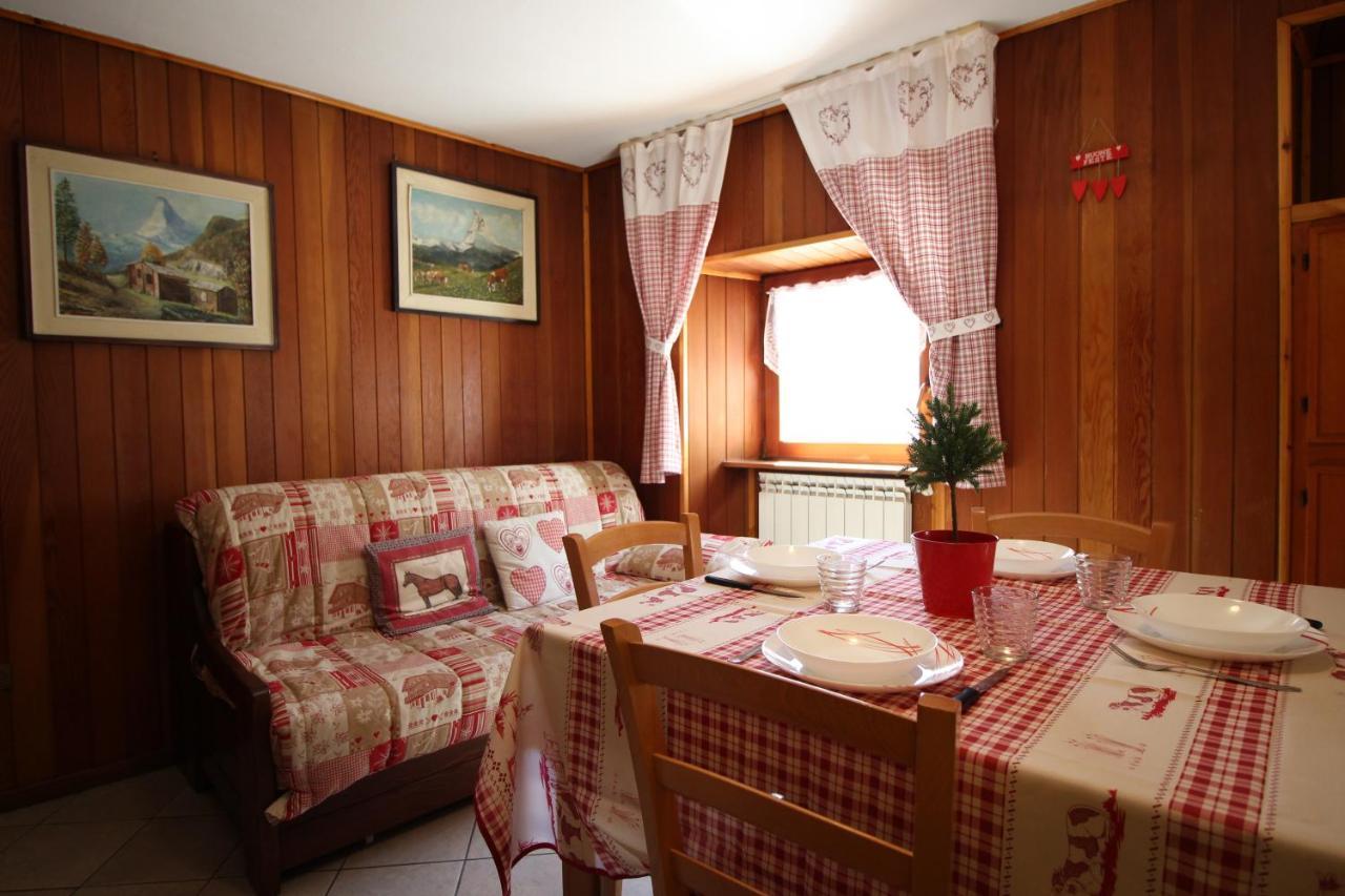 Lo Stambecco Holiday Apartment - Affitti Brevi Italia Brusson Eksteriør billede